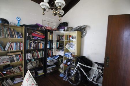 Casa à venda com 206m², 3 quartos e 3 vagas Casa à venda com 206m², 3 quartos e 3 vagasEscritório