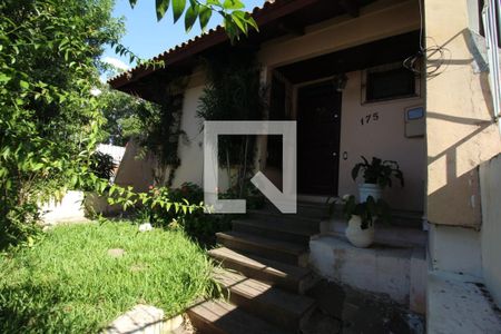 Casa à venda com 206m², 3 quartos e 3 vagas Casa à venda com 206m², 3 quartos e 3 vagasFachada