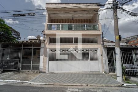 Casa à venda com 152m², 3 quartos e 2 vagas Casa à venda com 152m², 3 quartos e 2 vagasFachada