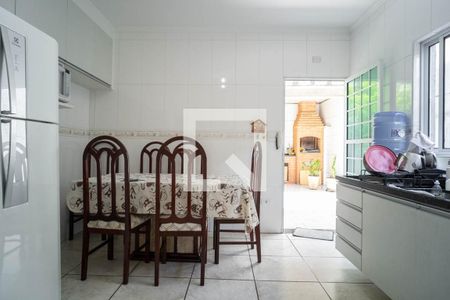 Casa à venda com 152m², 3 quartos e 2 vagas Casa à venda com 152m², 3 quartos e 2 vagasCozinha