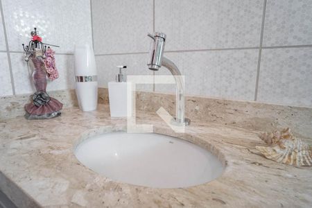 Casa à venda com 152m², 3 quartos e 2 vagas Casa à venda com 152m², 3 quartos e 2 vagasBanheiro