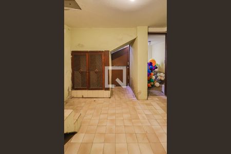 Casa à venda com 240m², 4 quartos e 1 vagaÁrea de Serviço