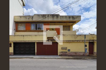 Casa à venda com 240m², 4 quartos e 1 vagaFachada