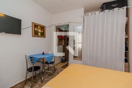 Sala/Dormitório de kitnet/studio à venda com 1 quarto, 19m² em Centro Histórico, Porto Alegre