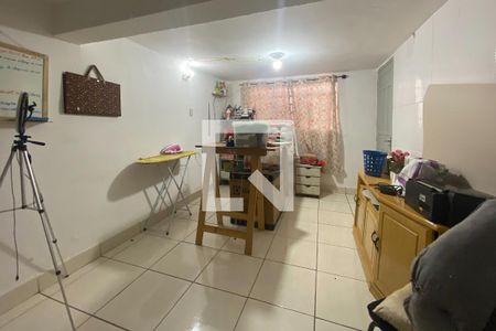 Casa à venda com 220m², 2 quartos e 2 vagasEscritório