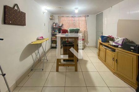 Casa à venda com 220m², 2 quartos e 2 vagasEscritório