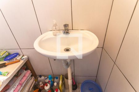 Casa à venda com 156m², 2 quartos e 1 vaga Casa à venda com 156m², 2 quartos e 1 vagaBanheiro social