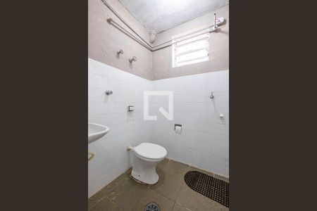 Banheiro de kitnet/studio para alugar com 1 quarto, 25m² em Perdizes, São Paulo