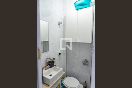 Banheiro de serviço de apartamento para alugar com 3 quartos, 70m² em Aclimação, São Paulo