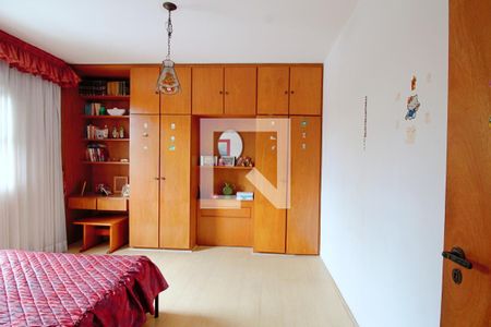 Casa à venda com 263m², 4 quartos e 4 vagasQuarto 2