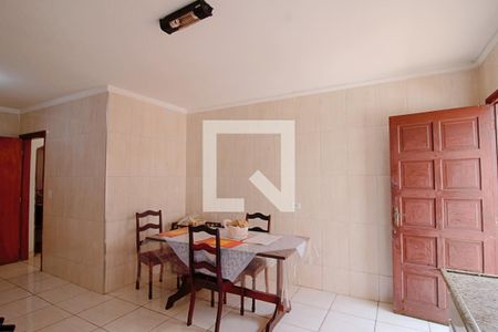 Casa à venda com 263m², 4 quartos e 4 vagasCozinha 