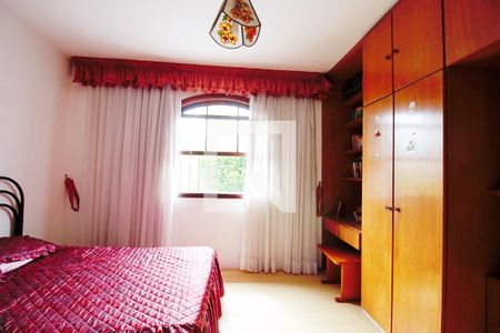 Casa à venda com 263m², 4 quartos e 4 vagasQuarto 2