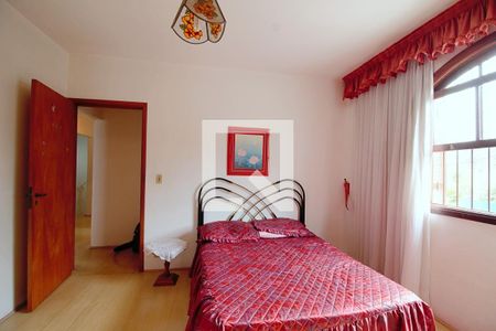 Casa à venda com 263m², 4 quartos e 4 vagasQuarto 2