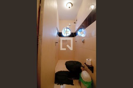 Casa à venda com 263m², 4 quartos e 4 vagasBanheiro 