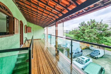 Varanda de casa à venda com 4 quartos, 250m² em Vila Cloris, Belo Horizonte