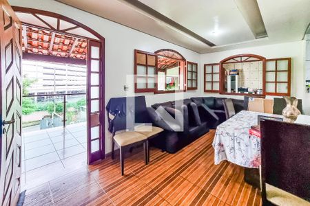 Sala de casa à venda com 4 quartos, 250m² em Vila Cloris, Belo Horizonte