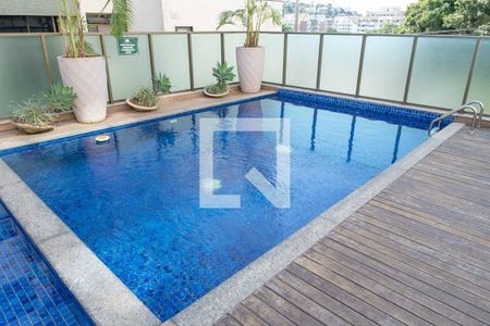 Apartamento à venda com 115m², 2 quartos e 2 vagas Apartamento à venda com 115m², 2 quartos e 2 vagasÁrea comum - Piscina