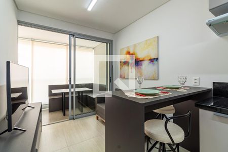Sala e cozinha de apartamento para alugar com 1 quarto, 39m² em Centro, Guarulhos
