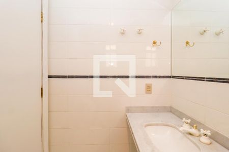 Apartamento à venda com 382m², 4 quartos e 4 vagas Apartamento à venda com 382m², 4 quartos e 4 vagasBanheiro da Suíte 2