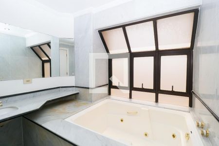 Apartamento à venda com 382m², 4 quartos e 4 vagas Apartamento à venda com 382m², 4 quartos e 4 vagasBanheiro da Suíte 4