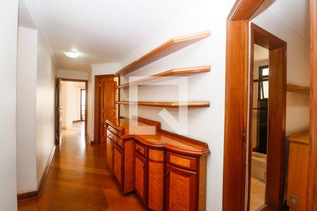 Apartamento à venda com 382m², 4 quartos e 4 vagas Apartamento à venda com 382m², 4 quartos e 4 vagasCorredor