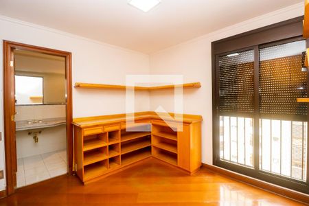 Apartamento à venda com 382m², 4 quartos e 4 vagas Apartamento à venda com 382m², 4 quartos e 4 vagasQuarto 2 - Suíte