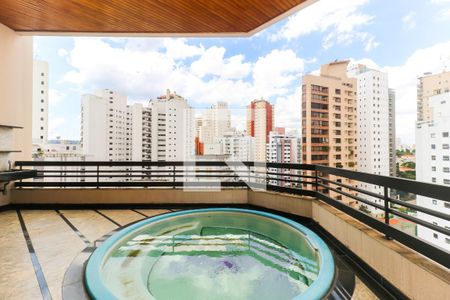 Apartamento à venda com 382m², 4 quartos e 4 vagas Apartamento à venda com 382m², 4 quartos e 4 vagasVaranda e Piscina Privativa