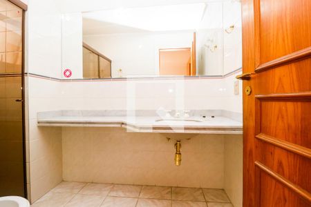 Apartamento à venda com 382m², 4 quartos e 4 vagas Apartamento à venda com 382m², 4 quartos e 4 vagasBanheiro da Suíte 1