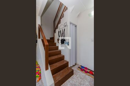 Escada de casa de condomínio para alugar com 2 quartos, 80m² em Cavalhada, Porto Alegre