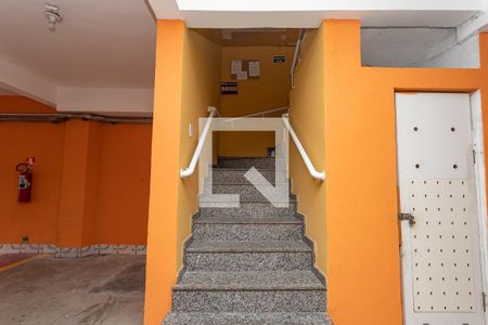 Apartamento para alugar com 50m², 2 quartos e 1 vaga Apartamento para alugar com 50m², 2 quartos e 1 vagaEscada