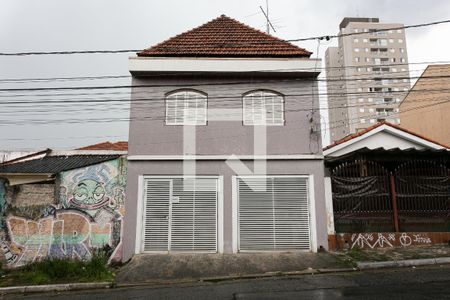 Casa à venda com 117m², 3 quartos e 2 vagasFachada
