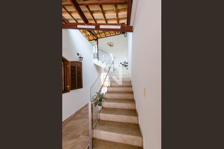 Casa à venda com 450m², 1 quarto e 4 vagasEscada