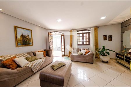 Sala de casa à venda com 1 quarto, 450m² em Álvaro Camargos, Belo Horizonte