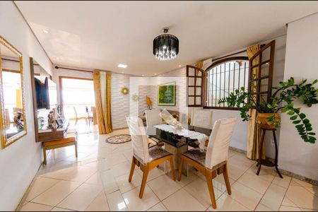 Sala de casa à venda com 1 quarto, 450m² em Álvaro Camargos, Belo Horizonte