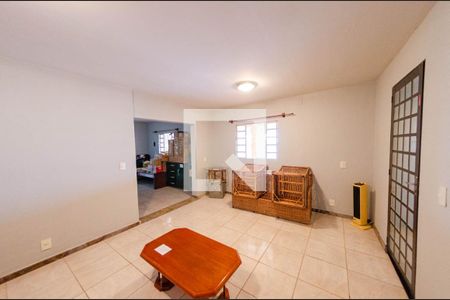 Casa à venda com 450m², 1 quarto e 4 vagasQuarto de serviço