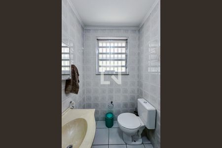 Casa à venda com 400m², 5 quartos e 8 vagasEdícula - Banheiro