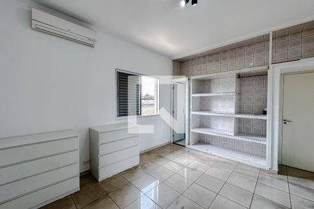 Casa à venda com 400m², 5 quartos e 8 vagasQuarto 2 - Suíte