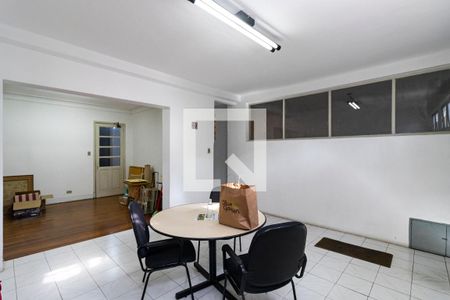 Casa para alugar com 264m², 2 quartos e 10 vagas1o. Andar - Sala