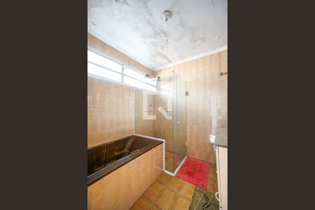 Casa à venda com 380m², 3 quartos e 5 vagasBanheiro da suíte 02