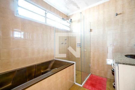 Casa à venda com 380m², 3 quartos e 5 vagasBanheiro da suíte 02