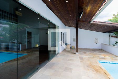 Casa de condomínio à venda com 350m², 4 quartos e 4 vagas Casa de condomínio à venda com 350m², 4 quartos e 4 vagasVaranda de Entrada