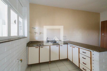Casa de condomínio à venda com 350m², 4 quartos e 4 vagas Casa de condomínio à venda com 350m², 4 quartos e 4 vagasCozinha