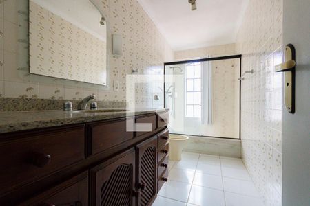 Casa de condomínio à venda com 350m², 4 quartos e 4 vagas Casa de condomínio à venda com 350m², 4 quartos e 4 vagasBanheiro Social