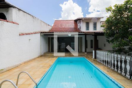 Casa de condomínio à venda com 350m², 4 quartos e 4 vagas Casa de condomínio à venda com 350m², 4 quartos e 4 vagasPiscina