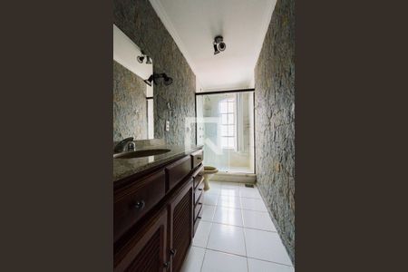 Casa de condomínio à venda com 350m², 4 quartos e 4 vagas Casa de condomínio à venda com 350m², 4 quartos e 4 vagasBanheiro da Suíte