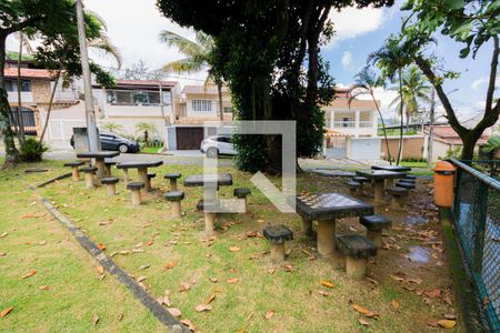 Casa de condomínio à venda com 350m², 4 quartos e 4 vagas Casa de condomínio à venda com 350m², 4 quartos e 4 vagasCondomínio