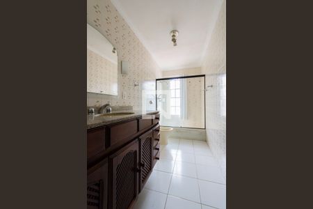 Casa de condomínio à venda com 350m², 4 quartos e 4 vagas Casa de condomínio à venda com 350m², 4 quartos e 4 vagasBanheiro Social