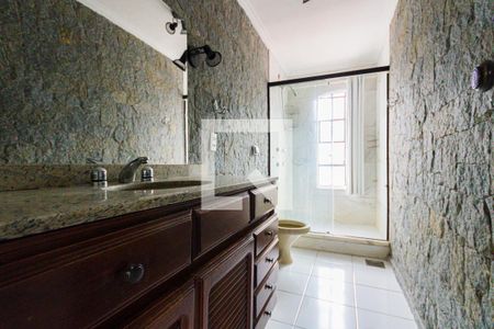 Casa de condomínio à venda com 350m², 4 quartos e 4 vagas Casa de condomínio à venda com 350m², 4 quartos e 4 vagasBanheiro da Suíte