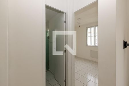 Corredor de apartamento para alugar com 2 quartos, 45m² em Benfica, Rio de Janeiro