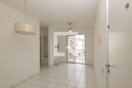 Sala de apartamento para alugar com 2 quartos, 45m² em Benfica, Rio de Janeiro